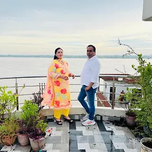  Guest house River View Paying